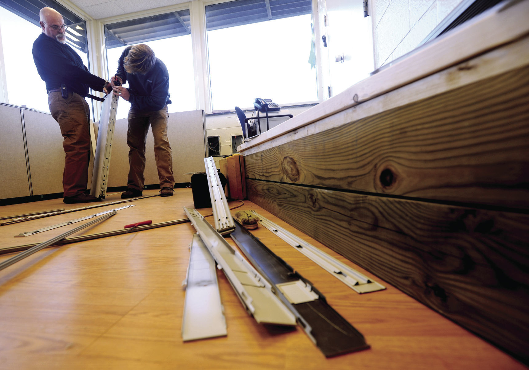 2008-011-21 Crew building.jpg